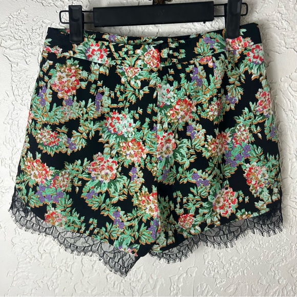 TOPSHOP | Floral Lace Trim Hem Shorts Size 4 - Picture 1 of 11